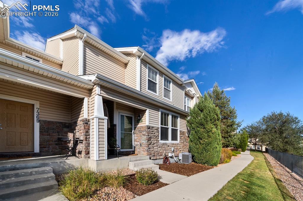 Image 27 of 31: Side of Structure