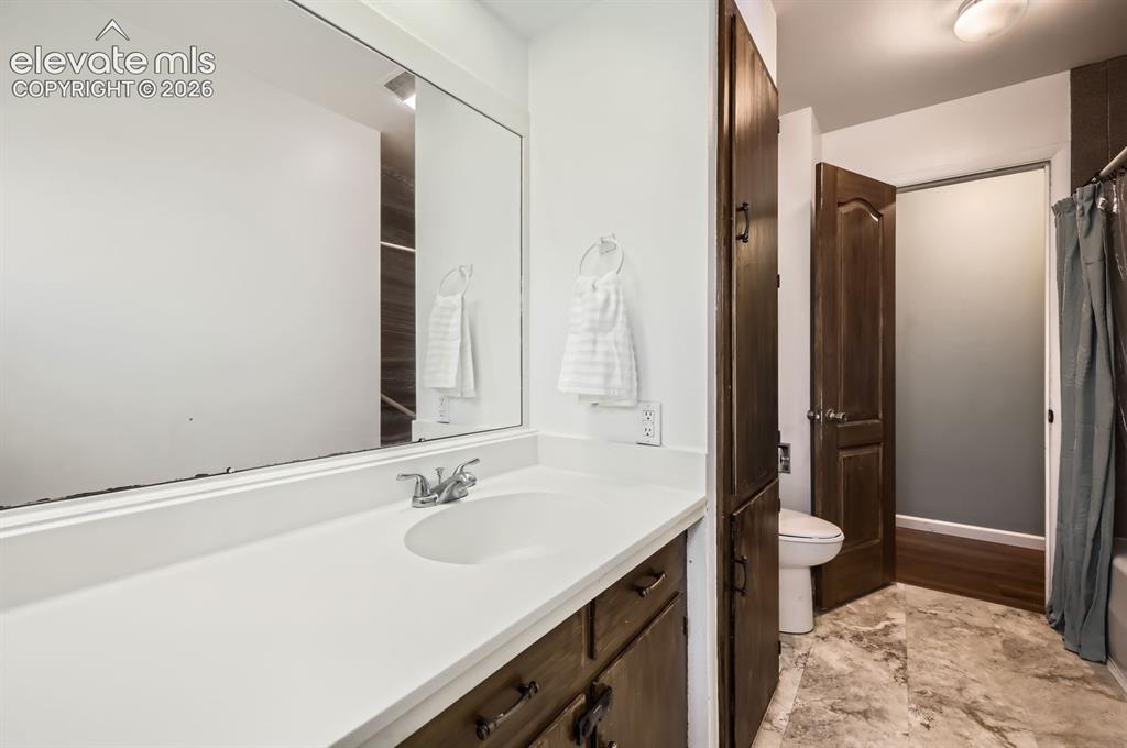 Image 10 of 14: Bathroom