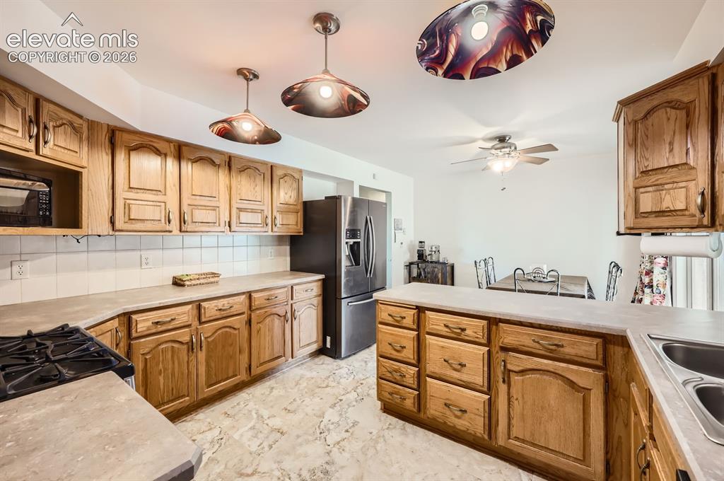 Image 5 of 14: Kitchen
