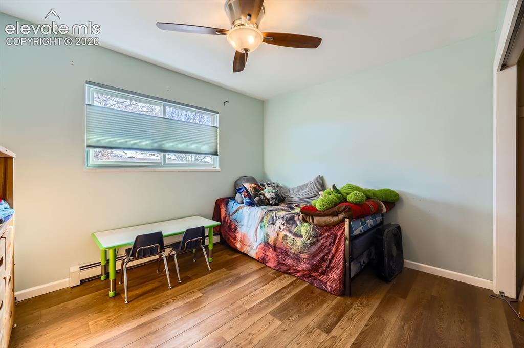 Image 8 of 14: Bedroom