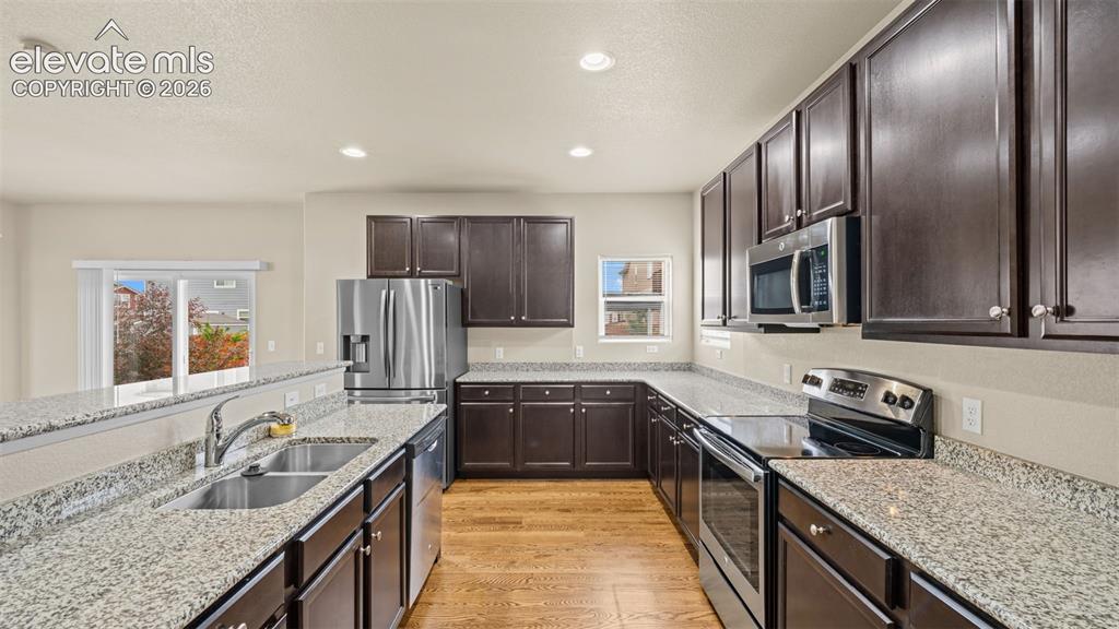 Image 15 of 35: Kitchen