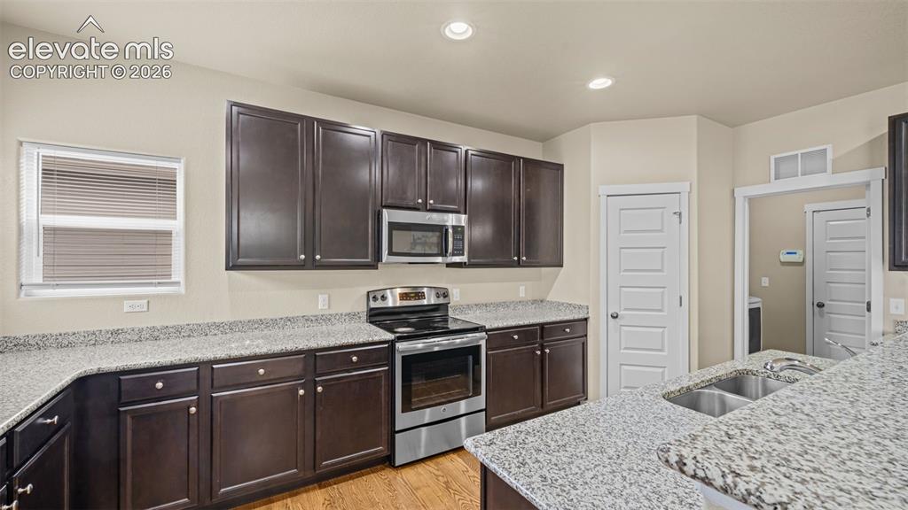 Image 16 of 35: Kitchen