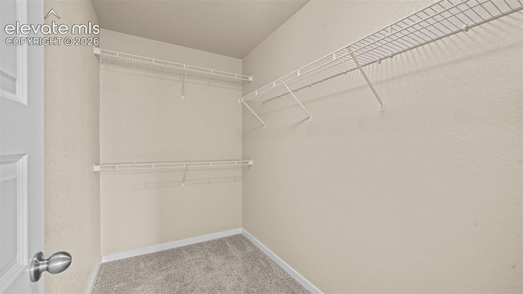 Image 25 of 35: Closet