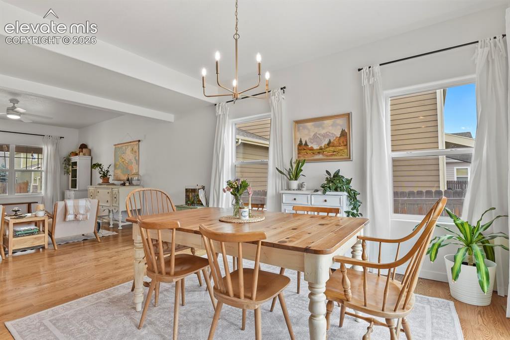 Image 10 of 50: Dining Area