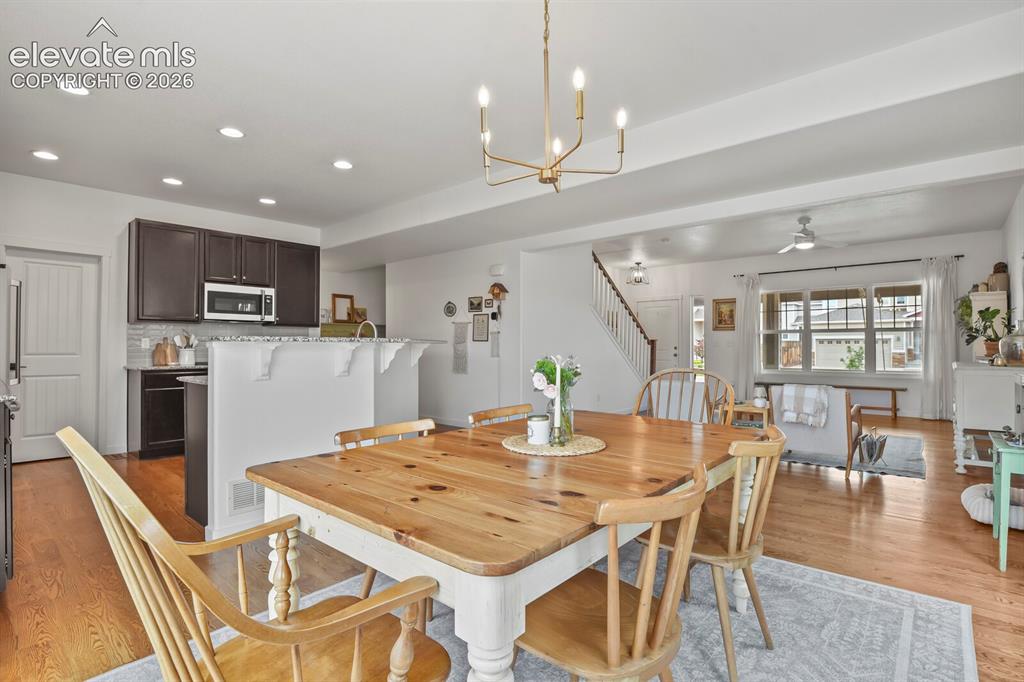 Image 11 of 50: Dining Area