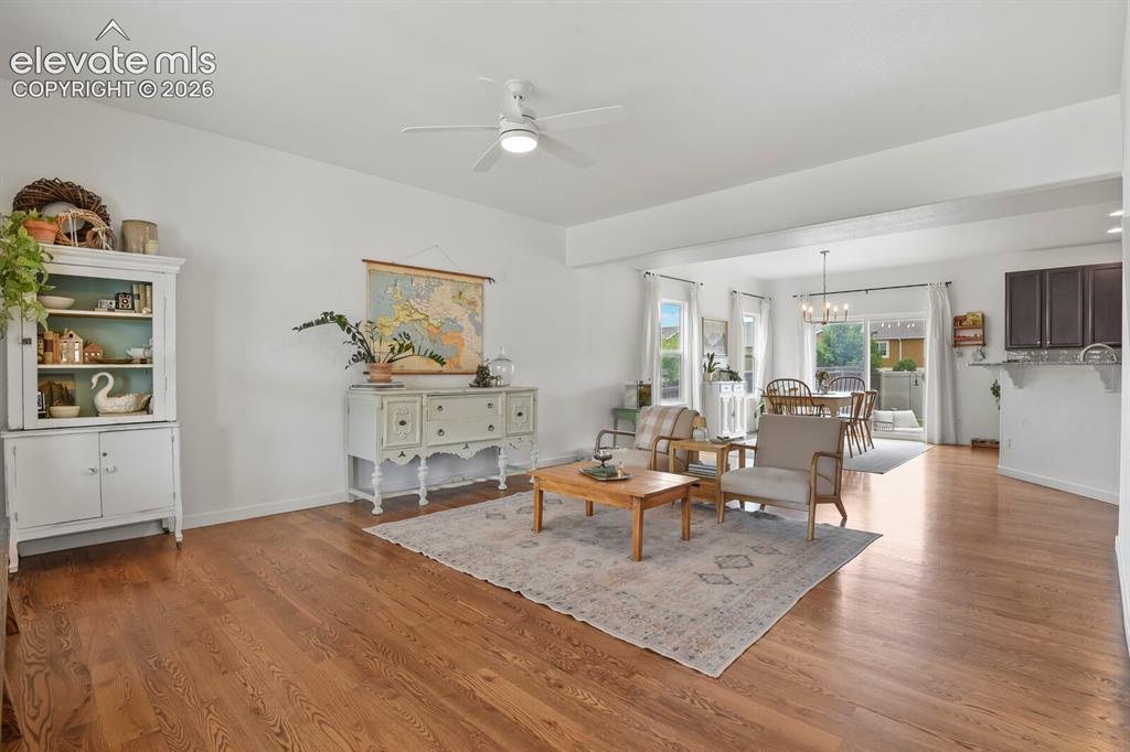 Image 8 of 50: Living Room