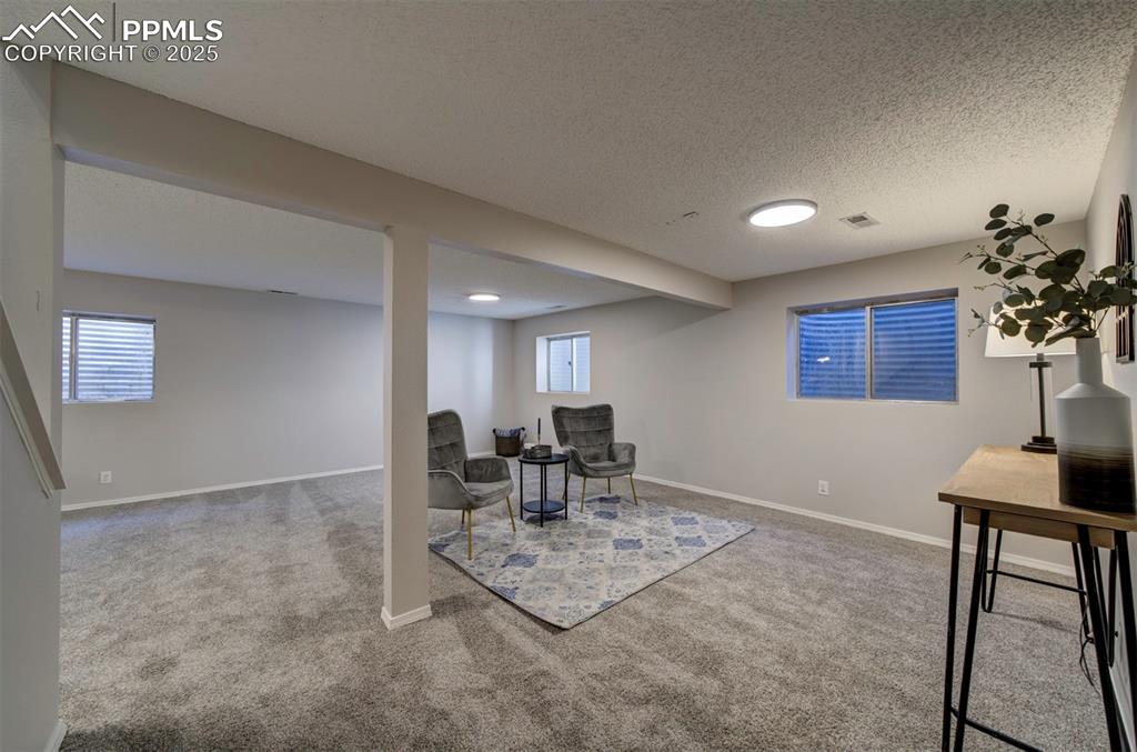 Image 17 of 25: Sitting Room