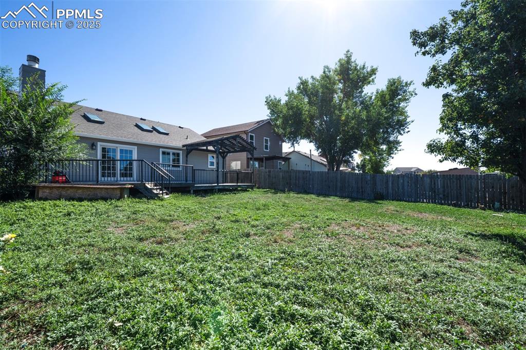 Image 24 of 25: Yard