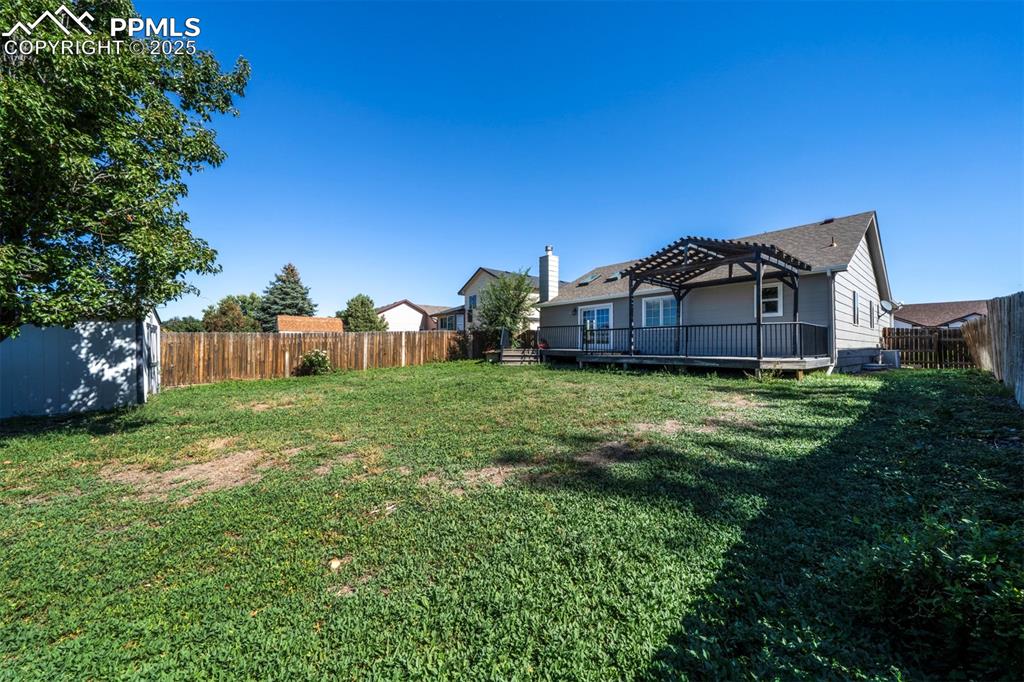 Image 25 of 25: Yard