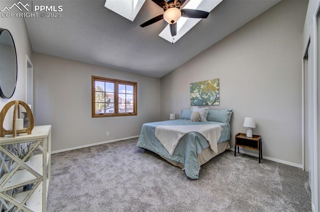 Image 8 of 25: Bedroom