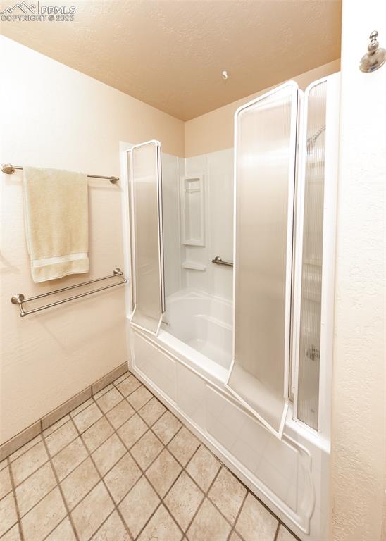 Image 16 of 29: Bathroom