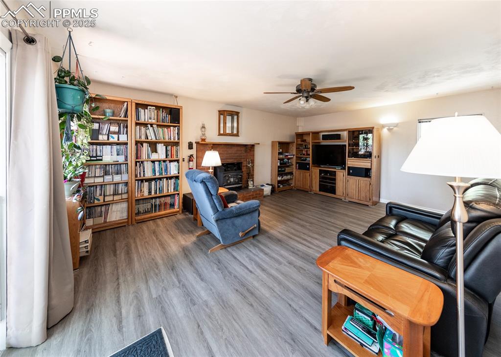 Image 17 of 29: Living Room