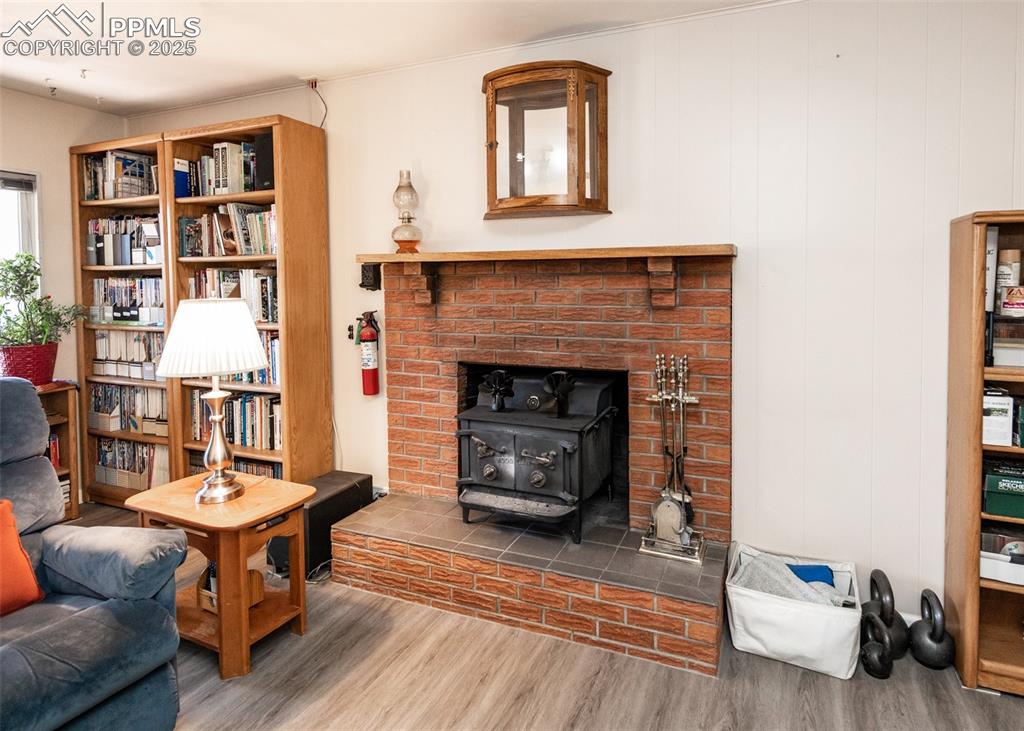 Image 19 of 29: Living Room