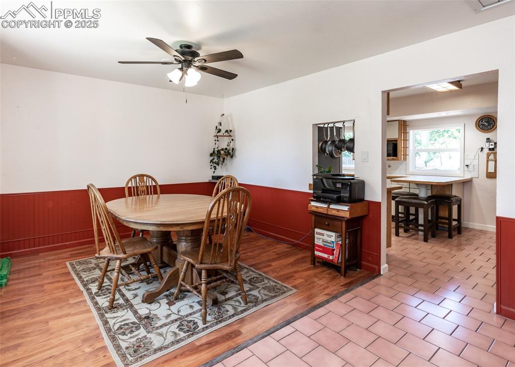 Image 4 of 29: Dining Area