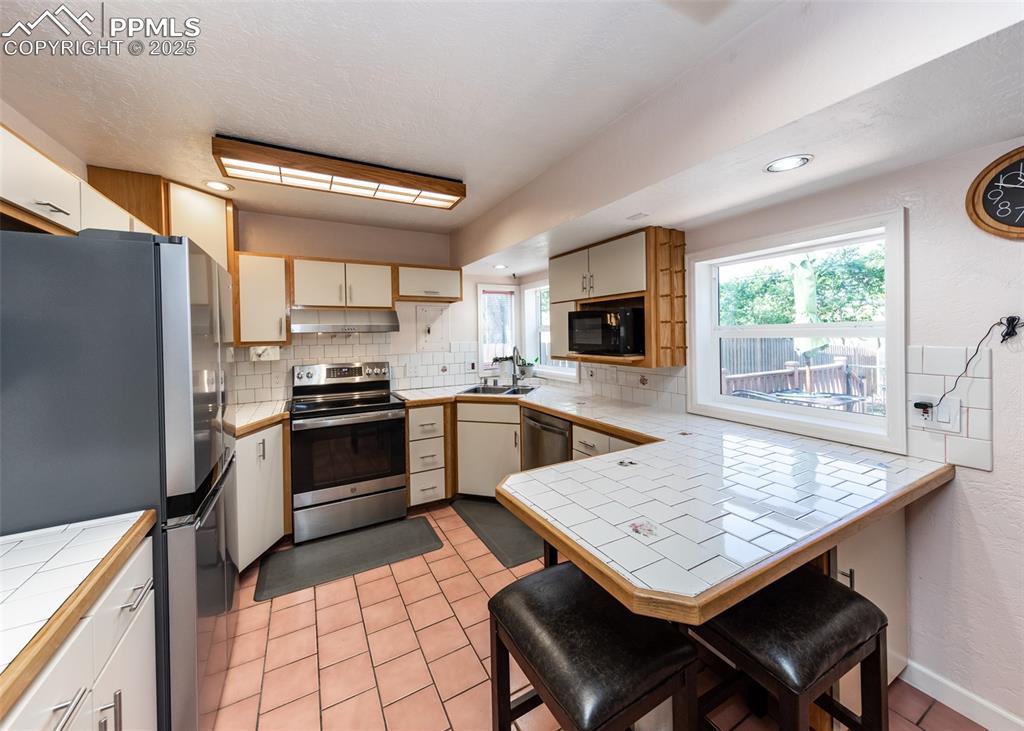 Image 8 of 29: Kitchen