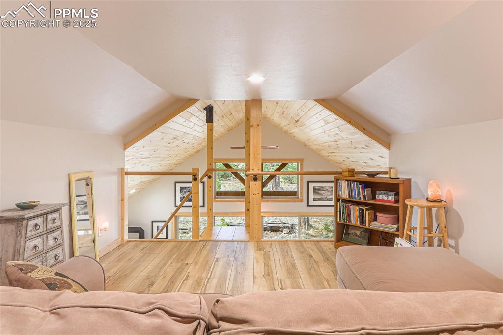 Image 16 of 35: Loft