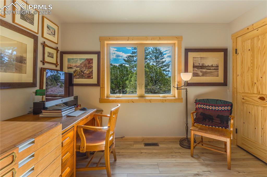 Image 22 of 35: Bedroom