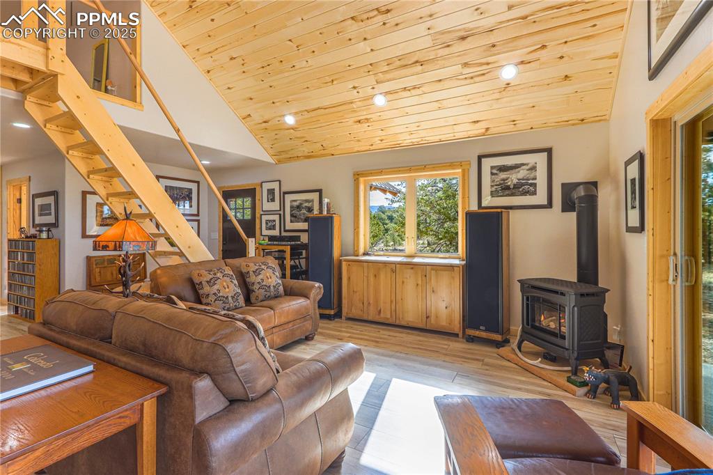 Image 6 of 35: Living Room