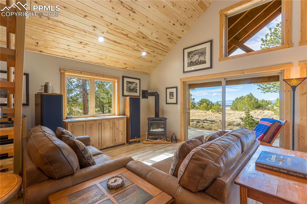 Image 8 of 35: Living Room