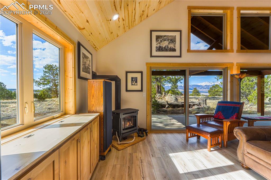 Image 9 of 35: Living Room