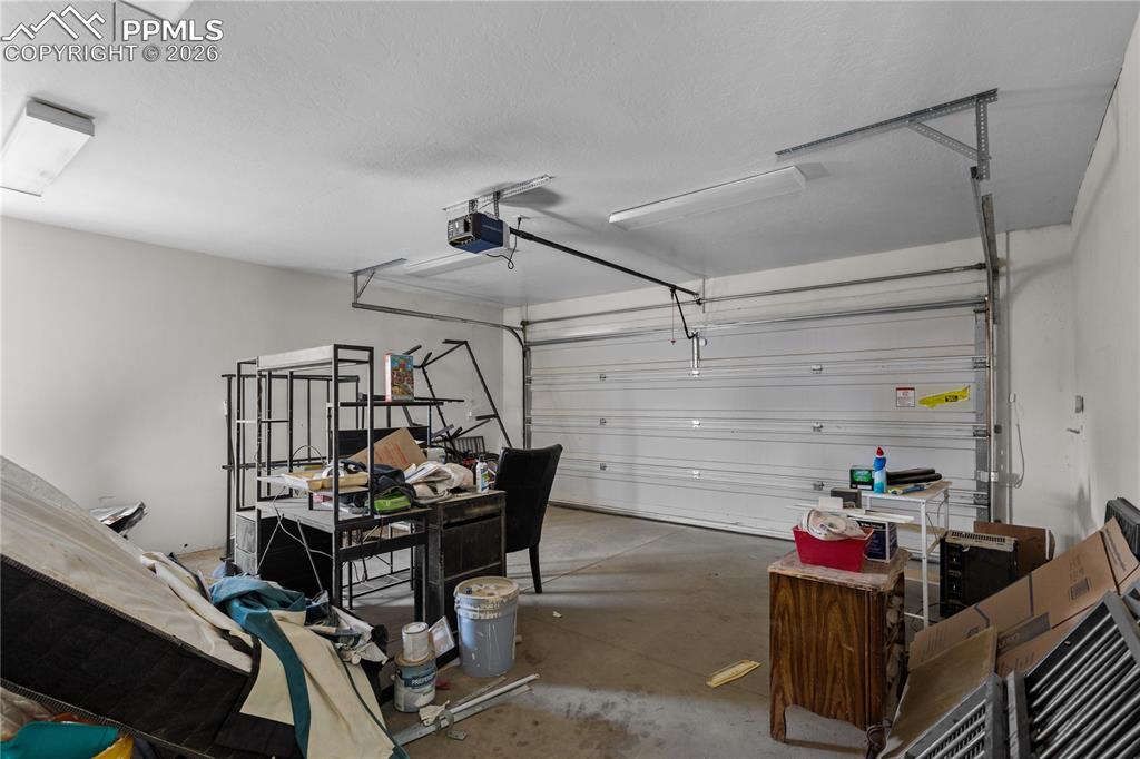 Image 20 of 21: Garage