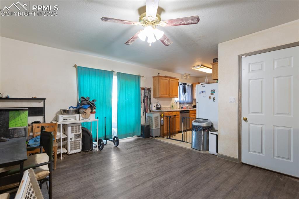 Image 6 of 16: Kitchen