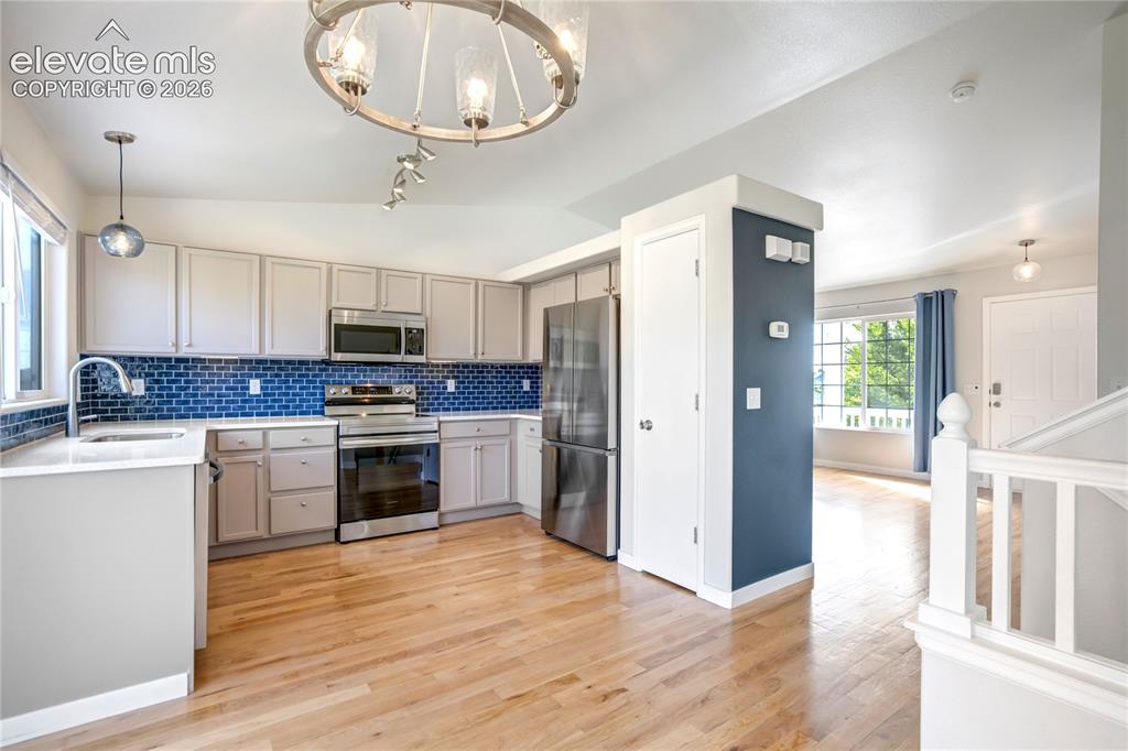 Image 10 of 49: Kitchen