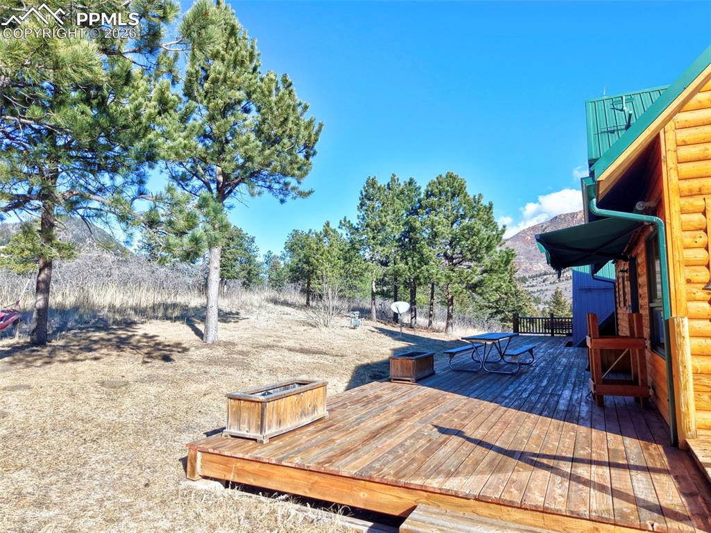 Image 22 of 47: Deck