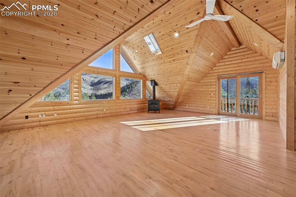 Image 24 of 47: Bonus Room