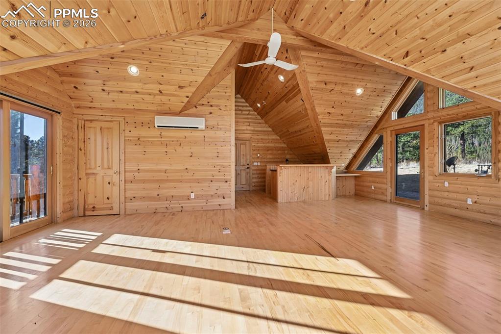 Image 26 of 47: Bonus Room