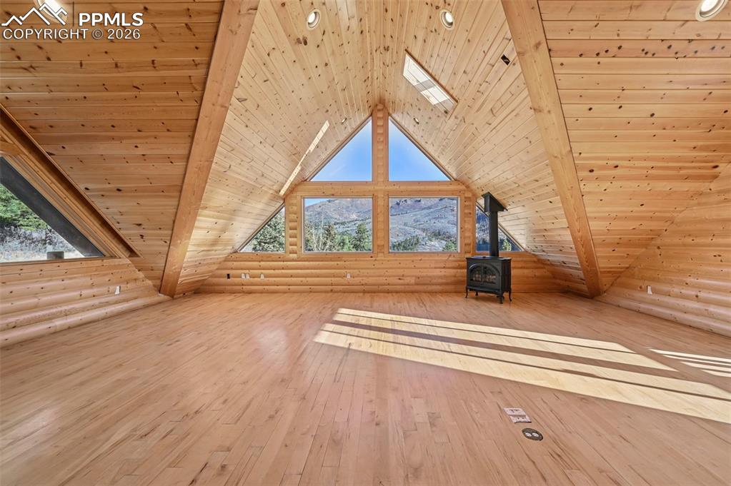 Image 31 of 47: Bonus Room