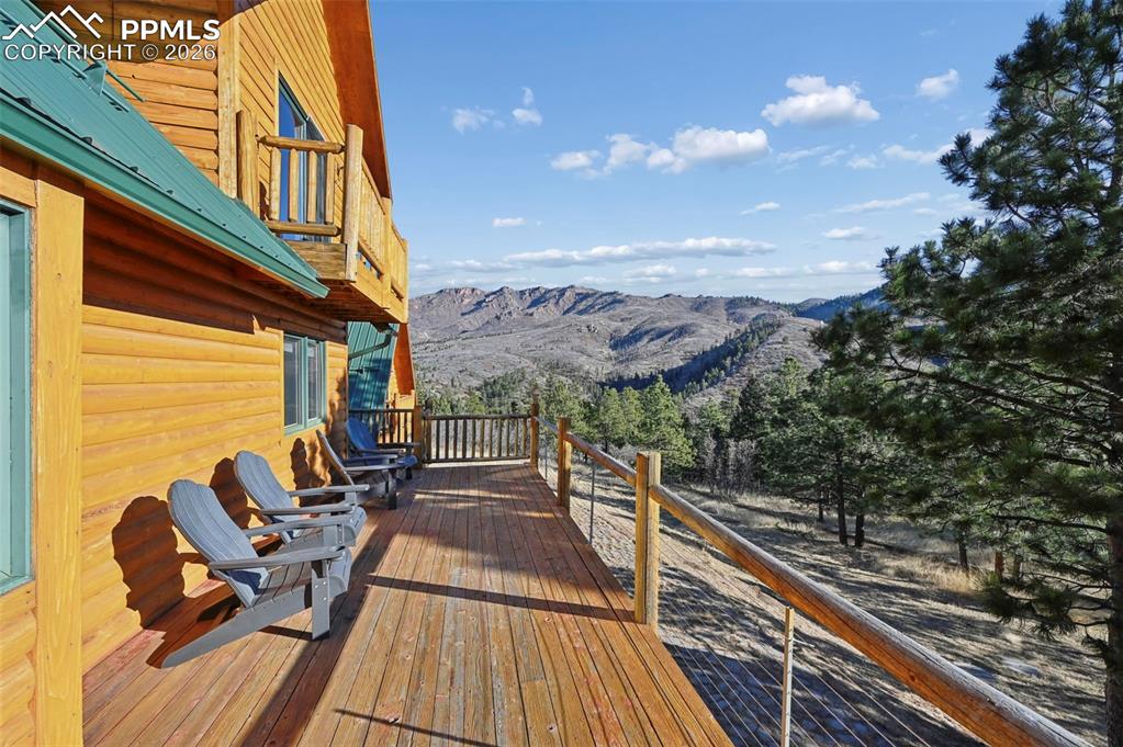 Image 32 of 47: Deck