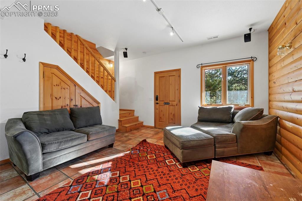 Image 36 of 47: Family Room