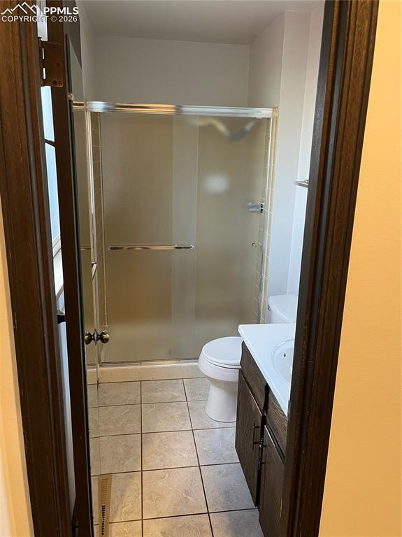 Image 11 of 26: Bathroom