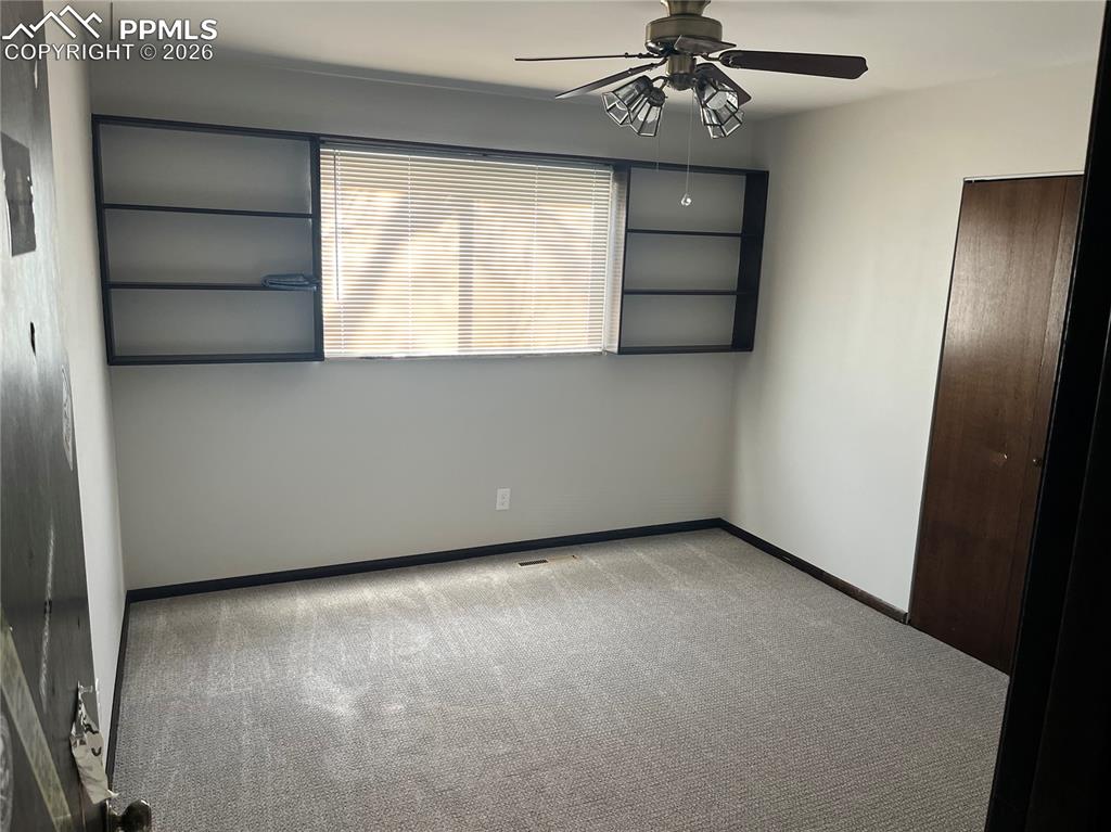 Image 13 of 26: Bedroom