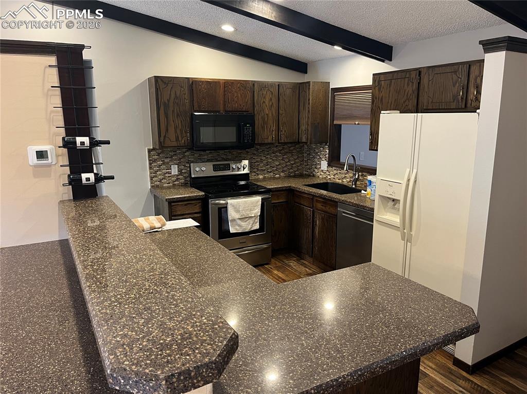 Image 5 of 26: Kitchen