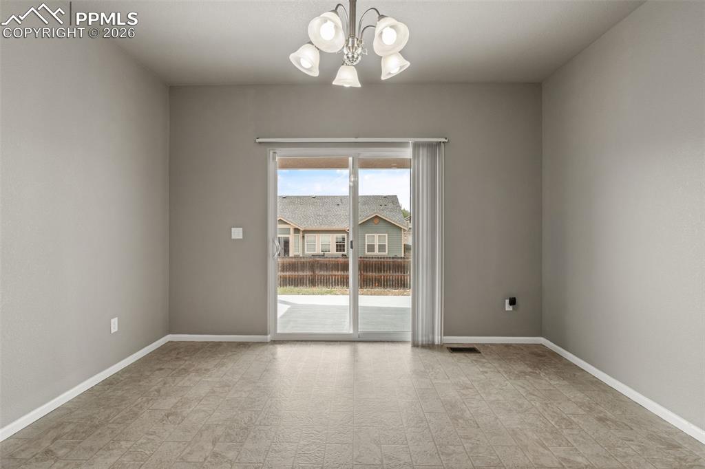 Image 13 of 43: Dining Area