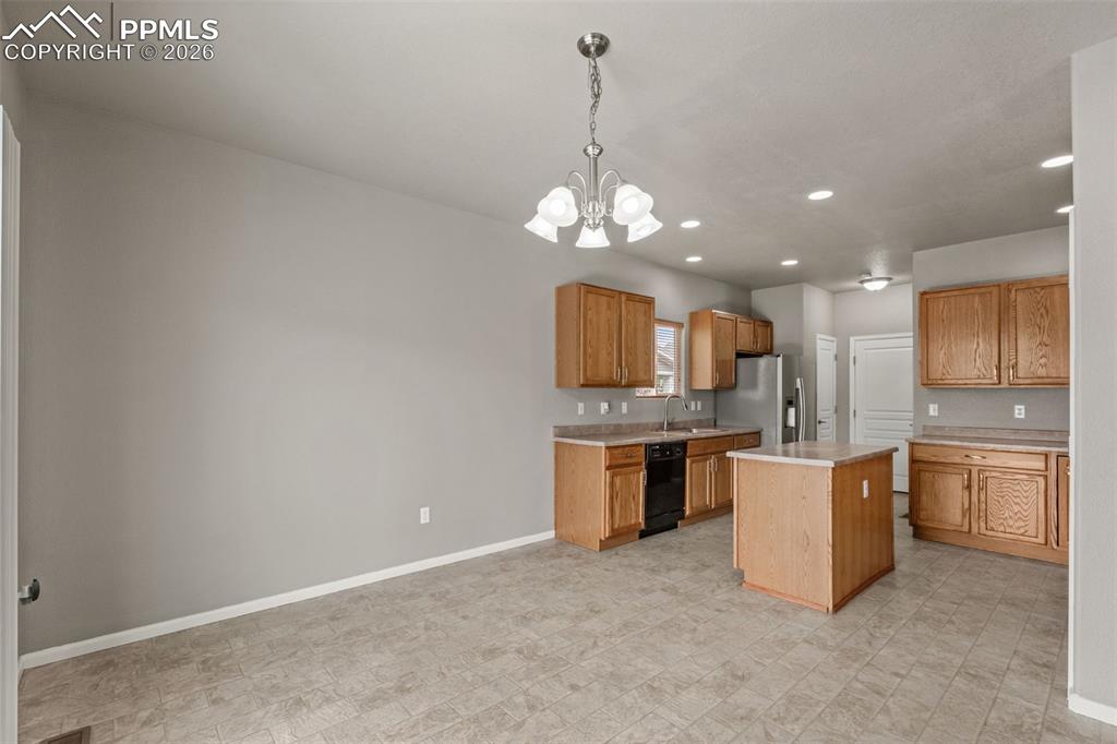 Image 14 of 43: Kitchen