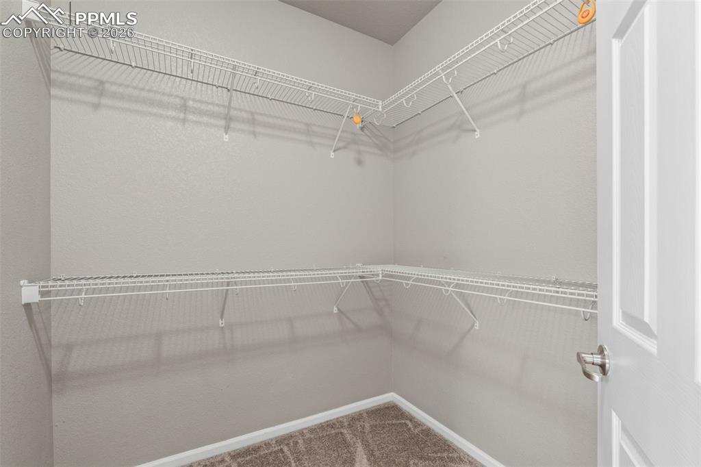 Image 27 of 43: Closet