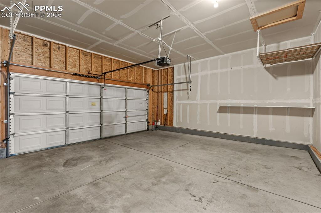 Image 43 of 43: Garage