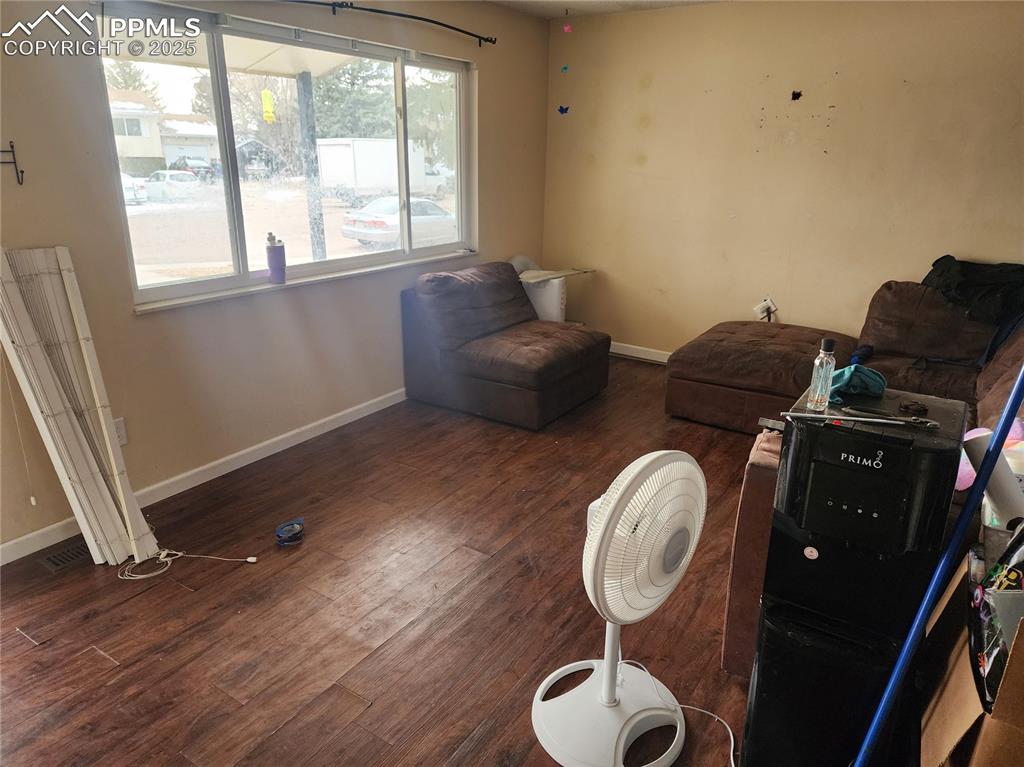 Image 4 of 13: Sitting Room