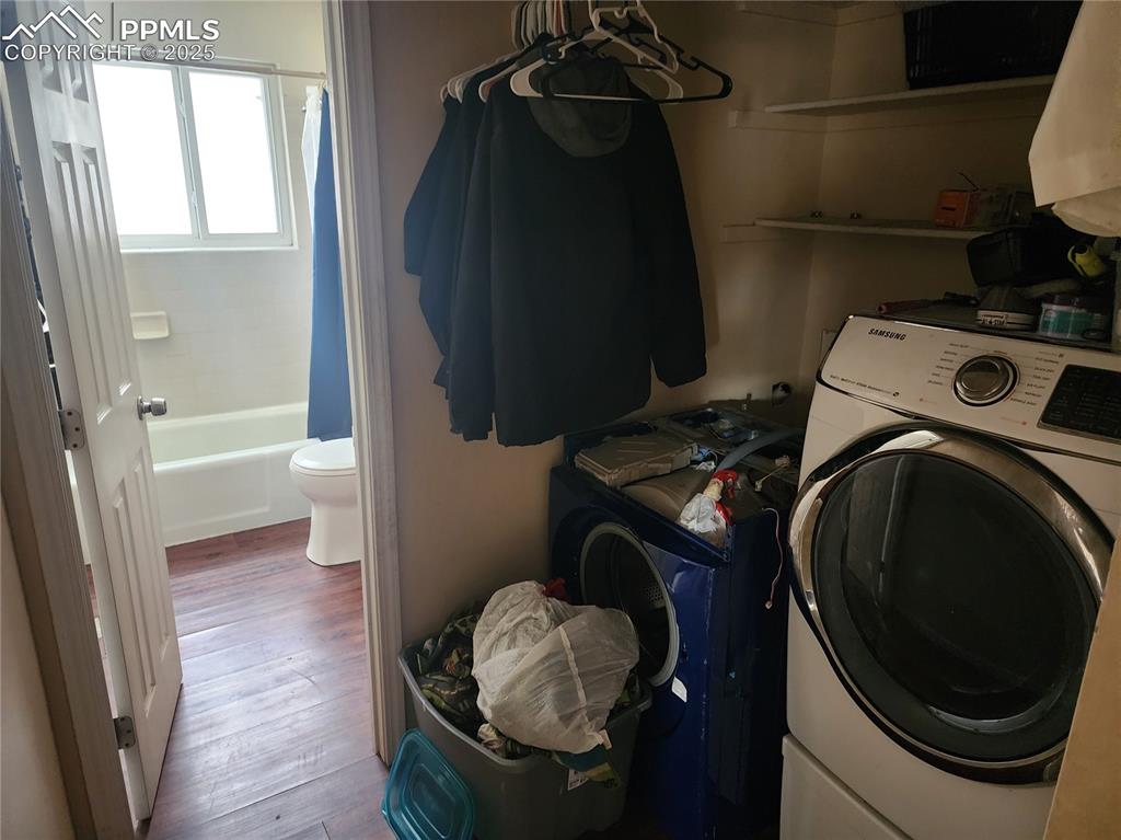 Image 9 of 13: Laundry