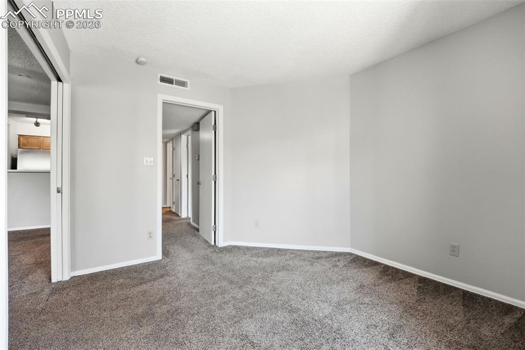 Image 18 of 24: Bedroom