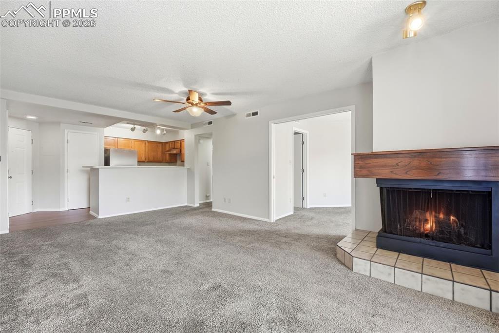 Image 5 of 24: Living Room