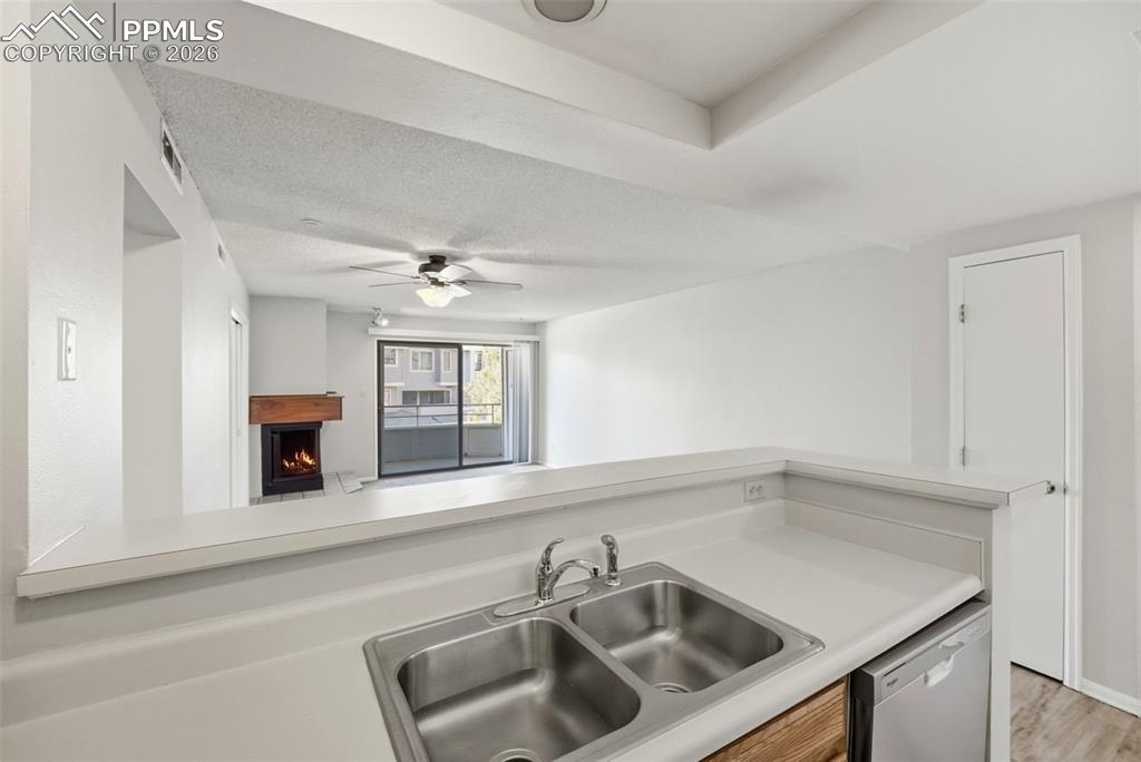 Image 9 of 24: Kitchen