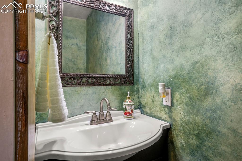 Image 12 of 38: Bathroom