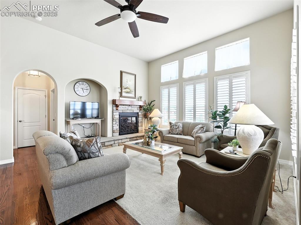 Image 14 of 50: Living Room