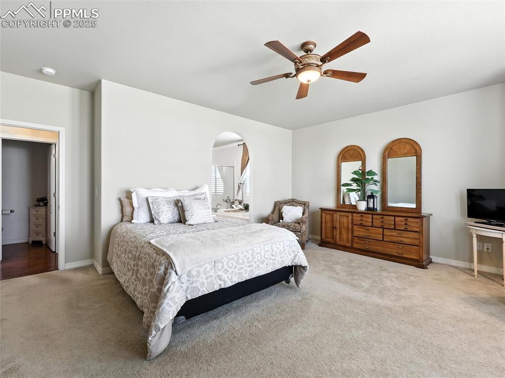 Image 17 of 50: Bedroom