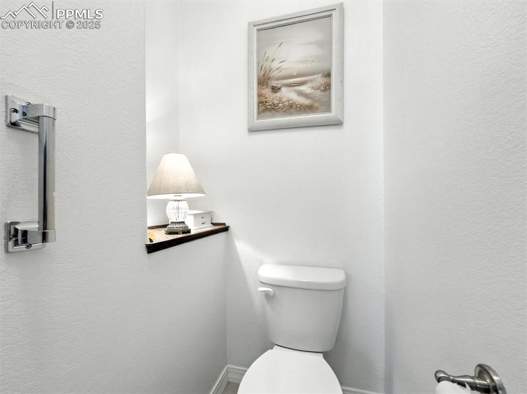 Image 22 of 50: Bathroom