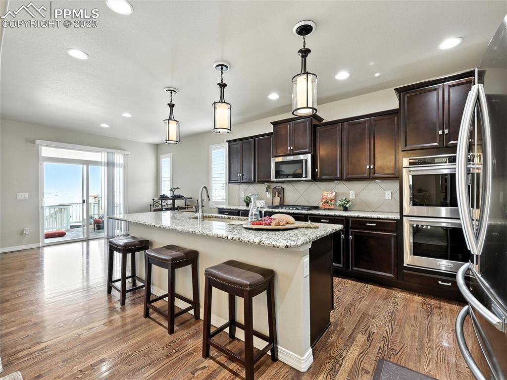 Image 6 of 50: Kitchen